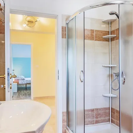 3 Bedroom Gorgeous In Muntić