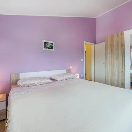 Appartement 3 Bedroom Gorgeous In Muntić