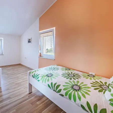 3 Bedroom Gorgeous In Appartement Muntić