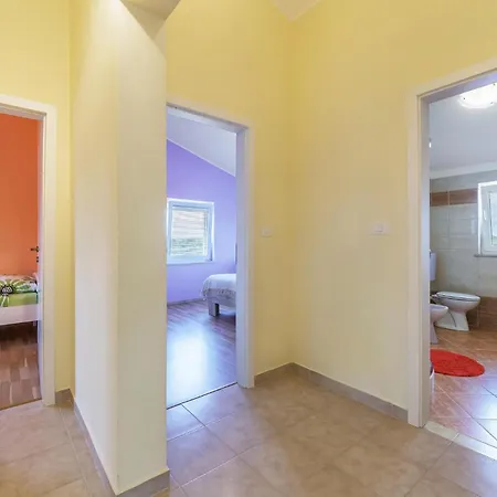 3 Bedroom Gorgeous In Muntić