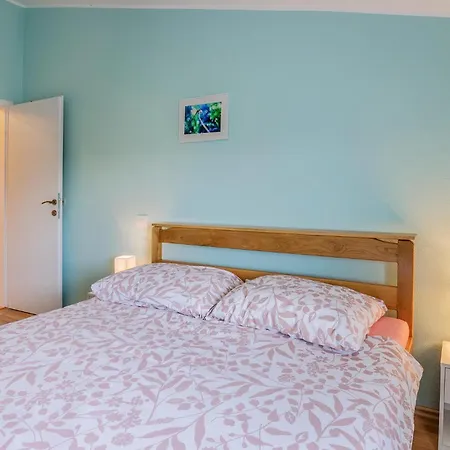 3 Bedroom Gorgeous In Apartamento