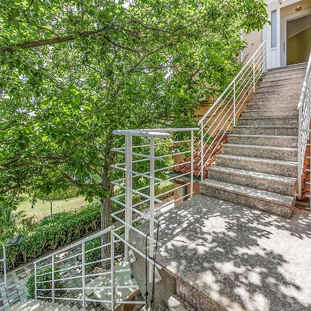 3 Bedroom Gorgeous In Apartamento *