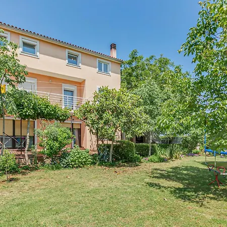 3 Bedroom Gorgeous In Muntić